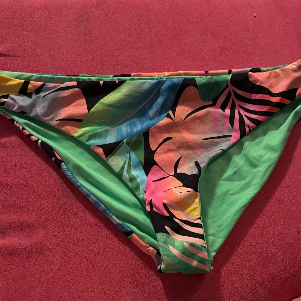 🌺Tropical Leaf Print Bikini Bottoms in Green🌴